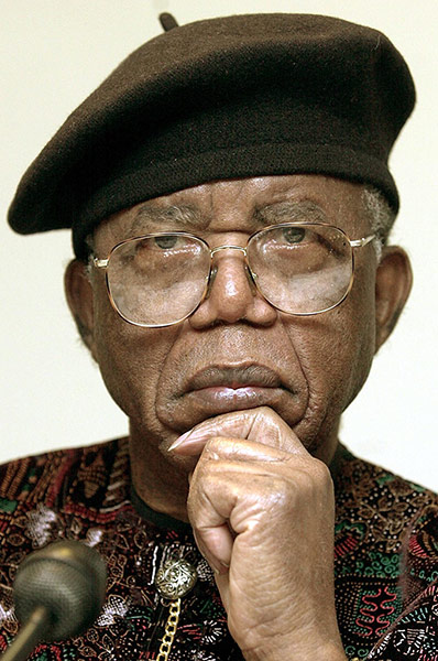 Chinua Achebe 2002